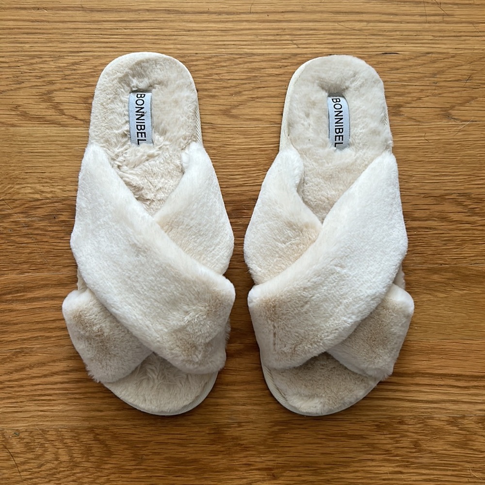 Bonnibel slippers in beige open toes size 9